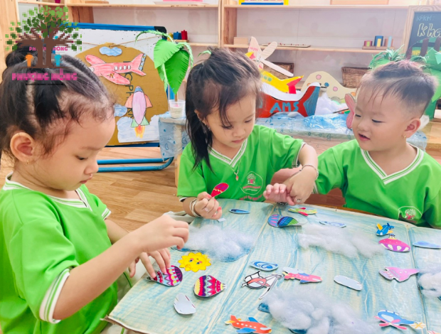 Lớp Strawberry - Bé Khám Phá Phương Tiện Giao Thông Đường Hàng Không