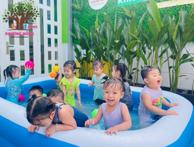 Lớp Honey và Cherry: Bé Học Bơi