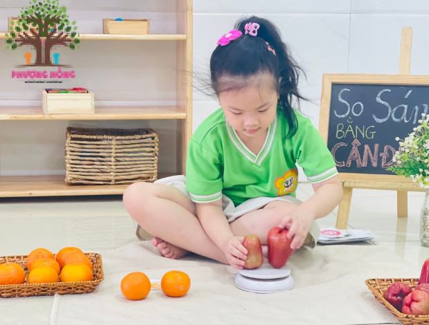 Lớp Orange - Toán Học: So Sánh Cân Điện Tử