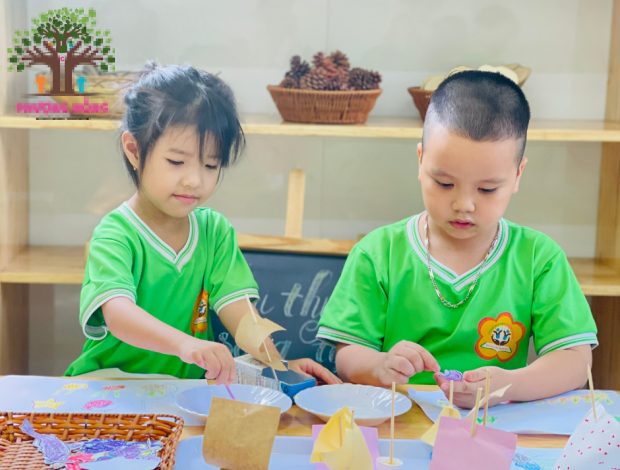 Lớp Tomato - Tạo Hình: Con Thuyền Sáng Tạo