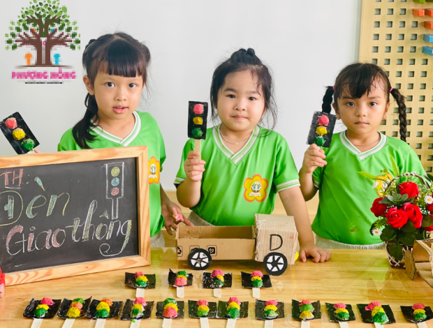 Lớp Kiwi - Tạo Hình Đèn Tín Hiệu Giao Thông