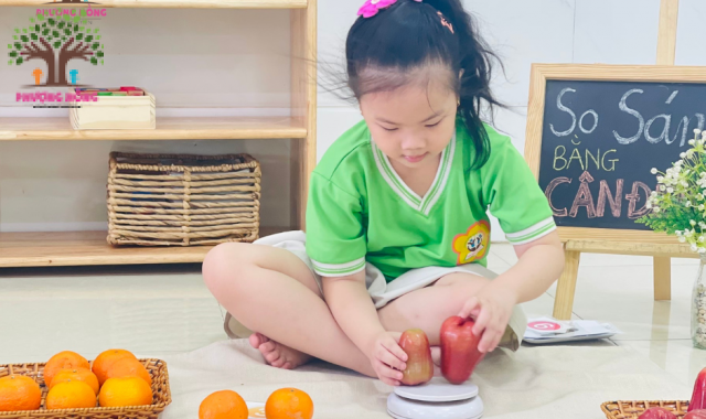 Lớp Orange - Toán Học: So Sánh Cân Điện Tử