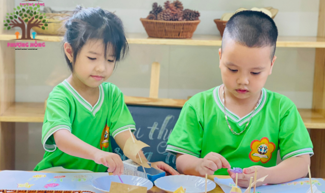 Lớp Tomato - Tạo Hình: Con Thuyền Sáng Tạo